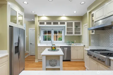 7626 NE 8th Street Medina WA 98039