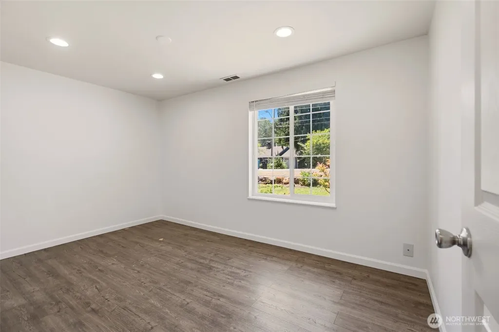15520 32nd Avenue NE Shoreline WA 98155