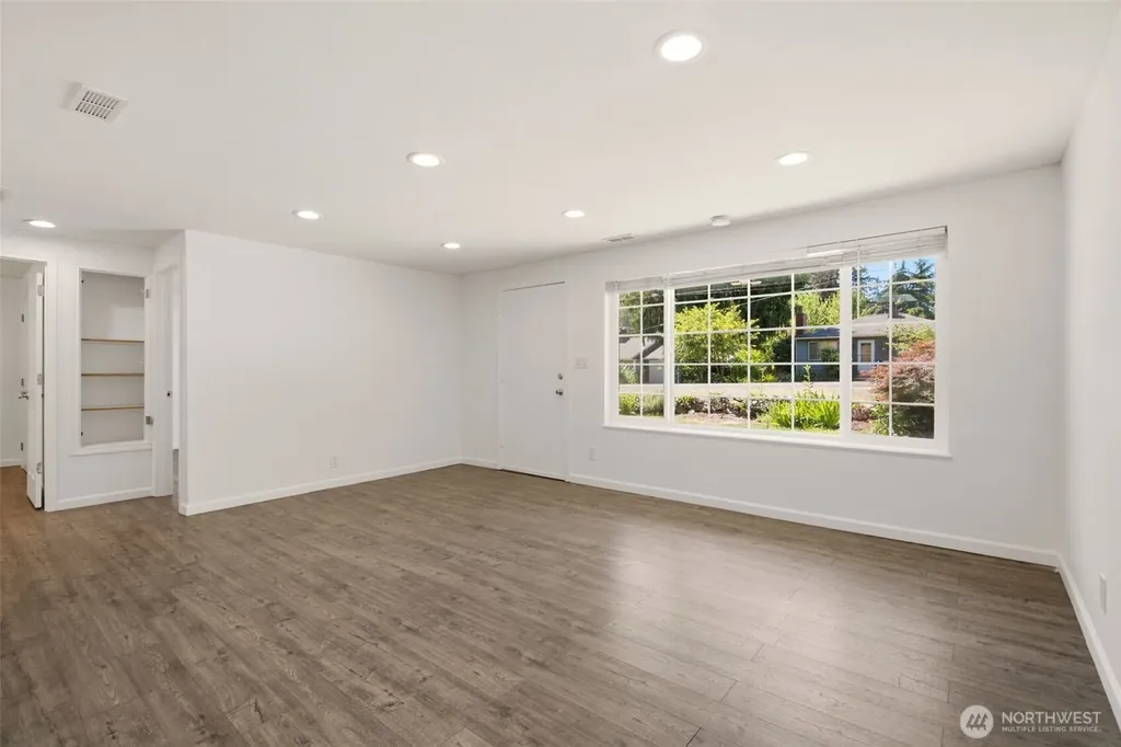 15520 32nd Avenue NE Shoreline WA 98155