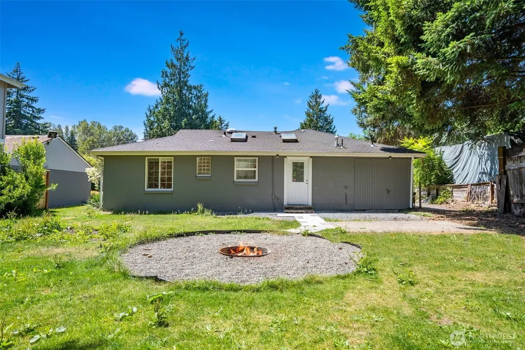 15520 32nd Avenue NE Shoreline WA 98155
