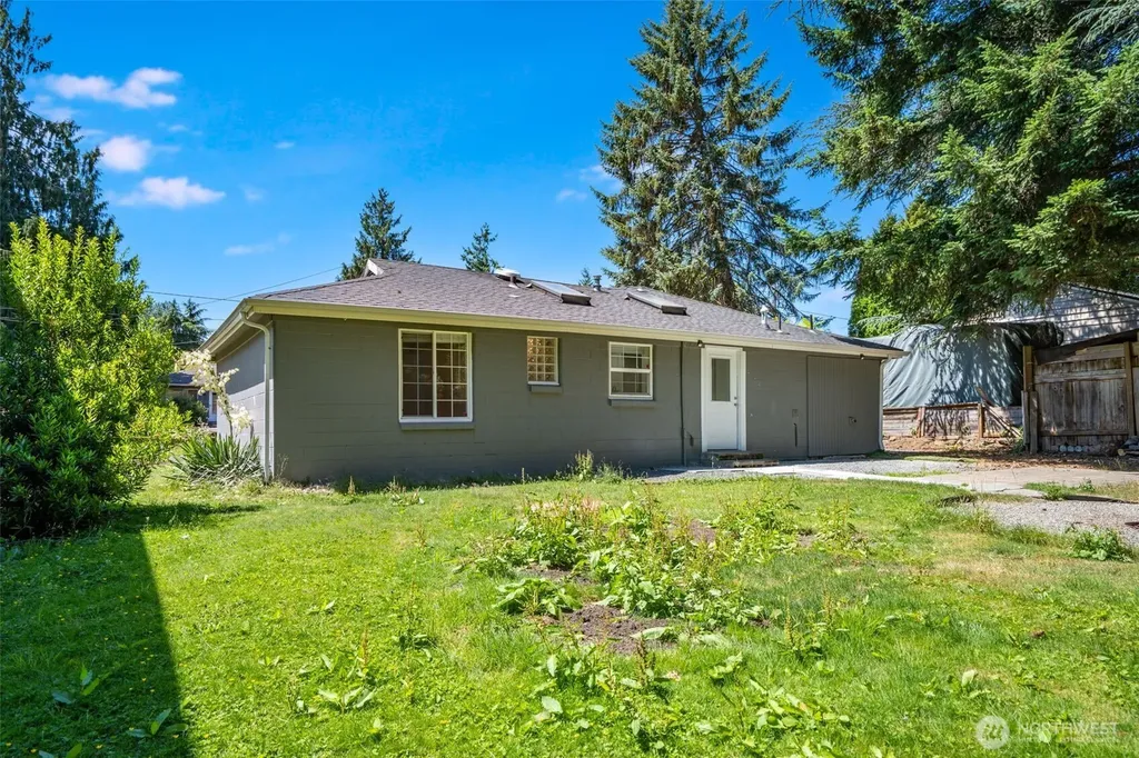 15520 32nd Avenue NE Shoreline WA 98155