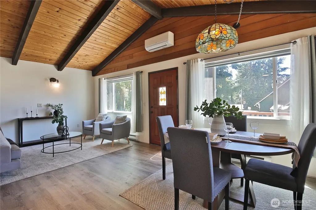 569 Otter Way Freeland WA 98249