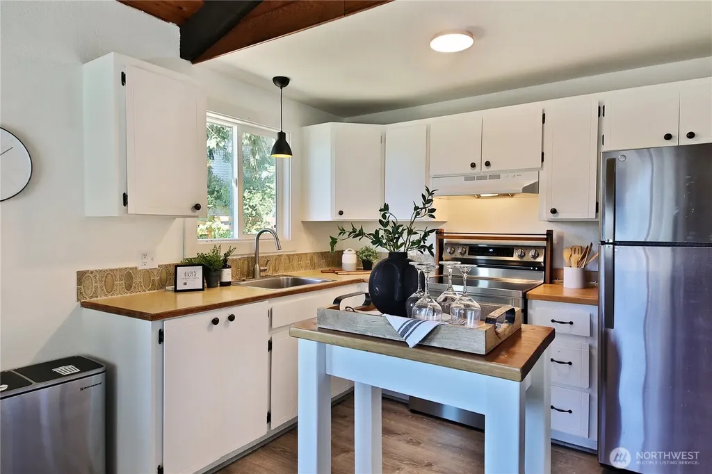 569 Otter Way Freeland WA 98249