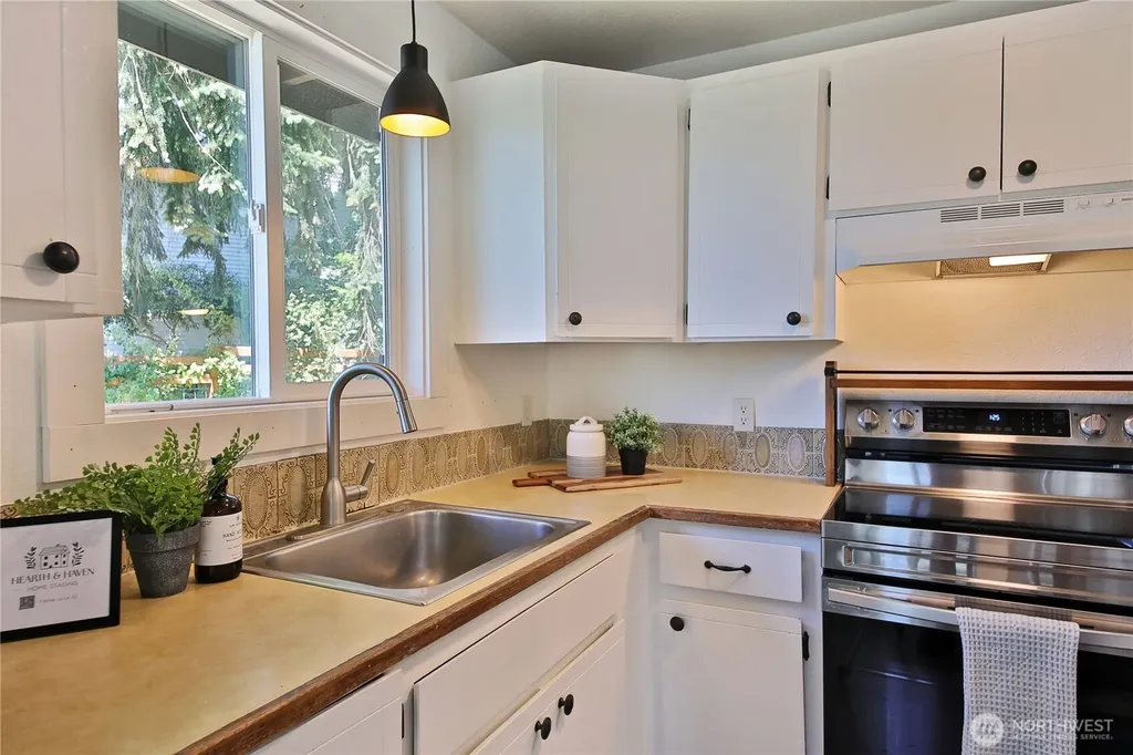 569 Otter Way Freeland WA 98249