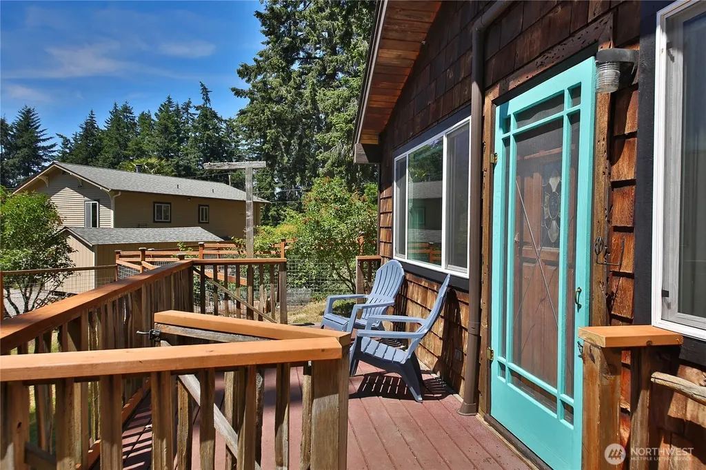 569 Otter Way Freeland WA 98249