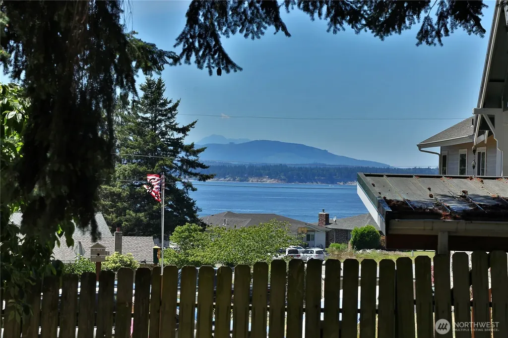 569 Otter Way Freeland WA 98249