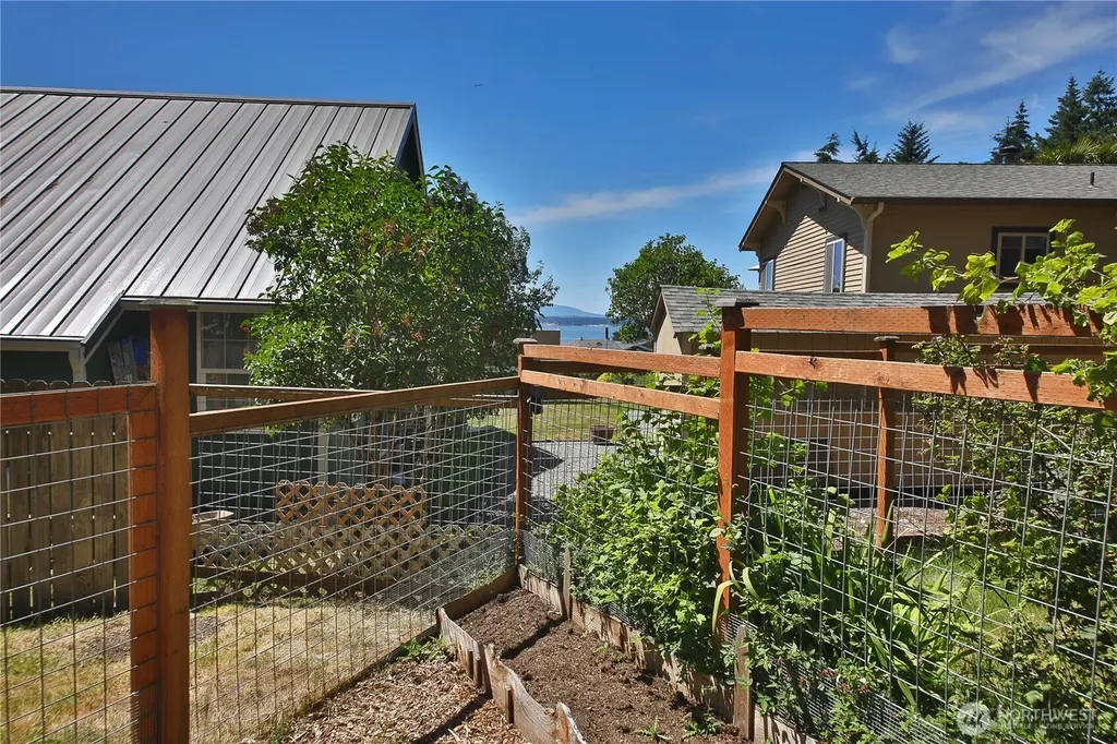 569 Otter Way Freeland WA 98249
