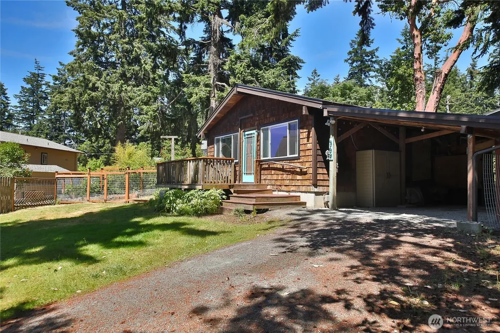 569 Otter Way Freeland WA 98249