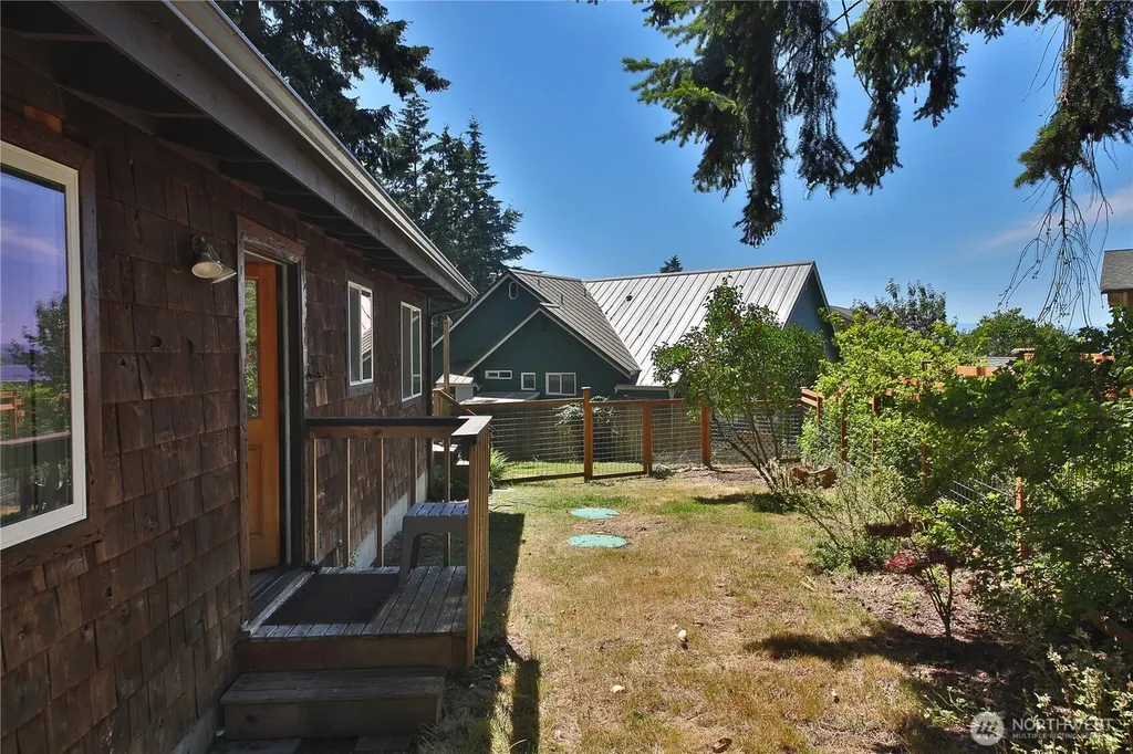 569 Otter Way Freeland WA 98249
