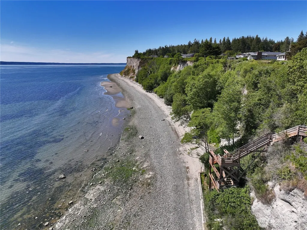 569 Otter Way Freeland WA 98249