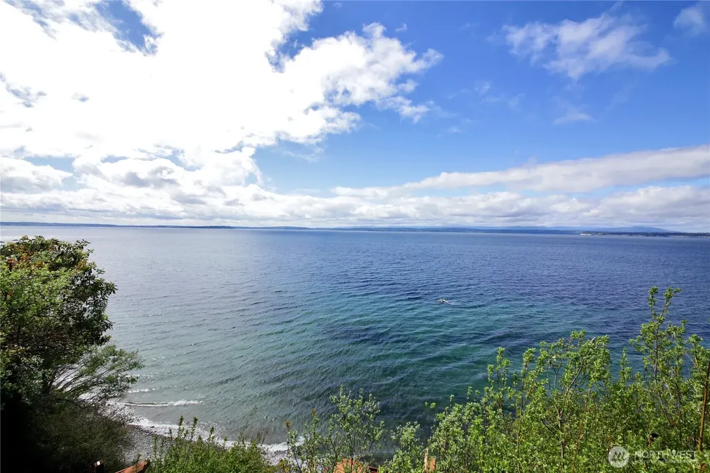 569 Otter Way Freeland WA 98249