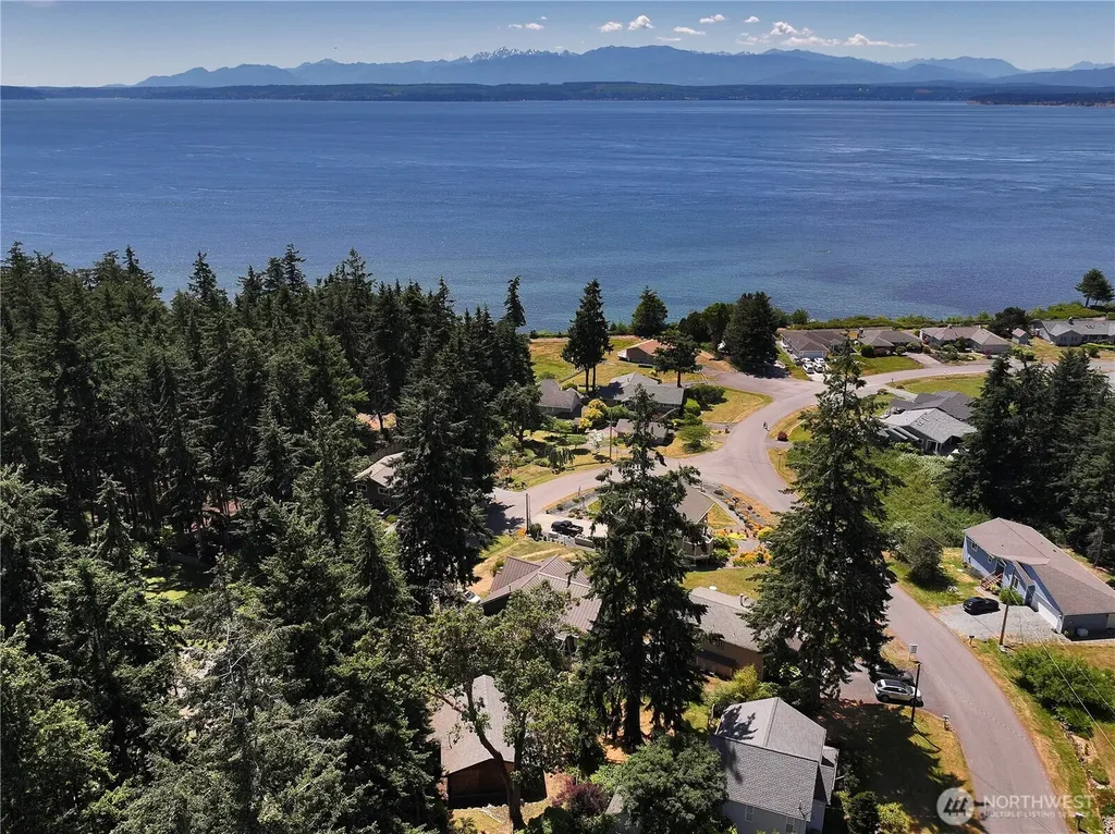 569 Otter Way Freeland WA 98249