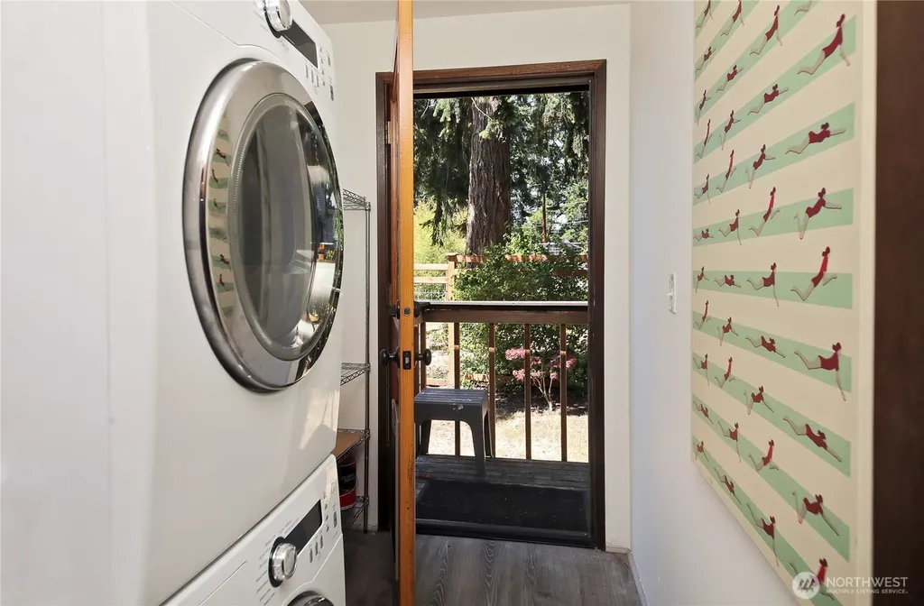 569 Otter Way Freeland WA 98249