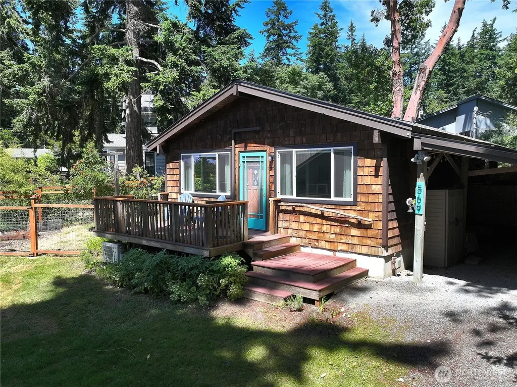 569 Otter Way Freeland WA 98249