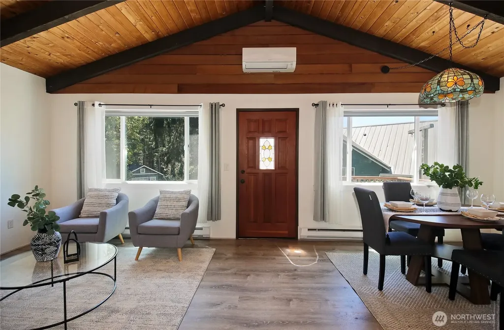569 Otter Way Freeland WA 98249