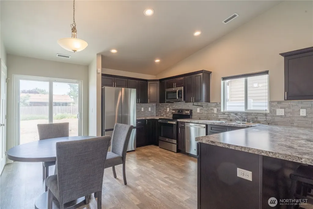 322 W 6th Street Warden WA 98857