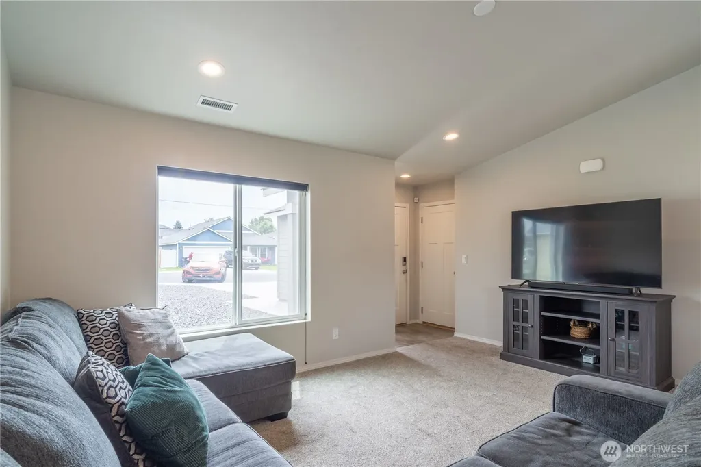 322 W 6th Street Warden WA 98857