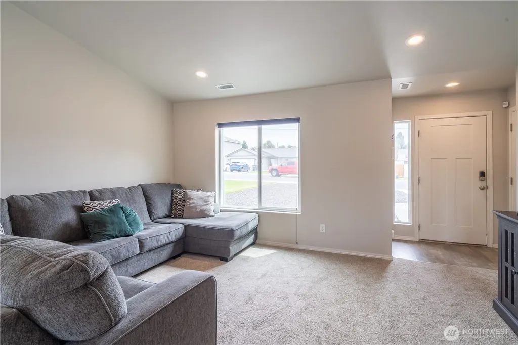 322 W 6th Street Warden WA 98857