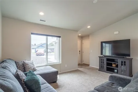 322 W 6th Street Warden WA 98857