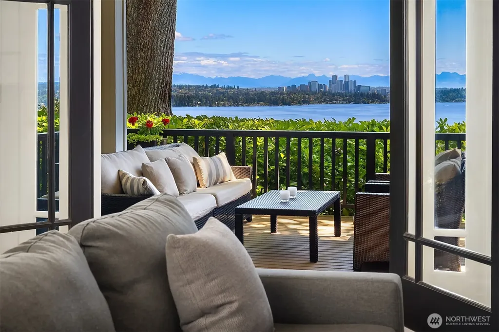 618 37th Avenue Seattle WA 98122