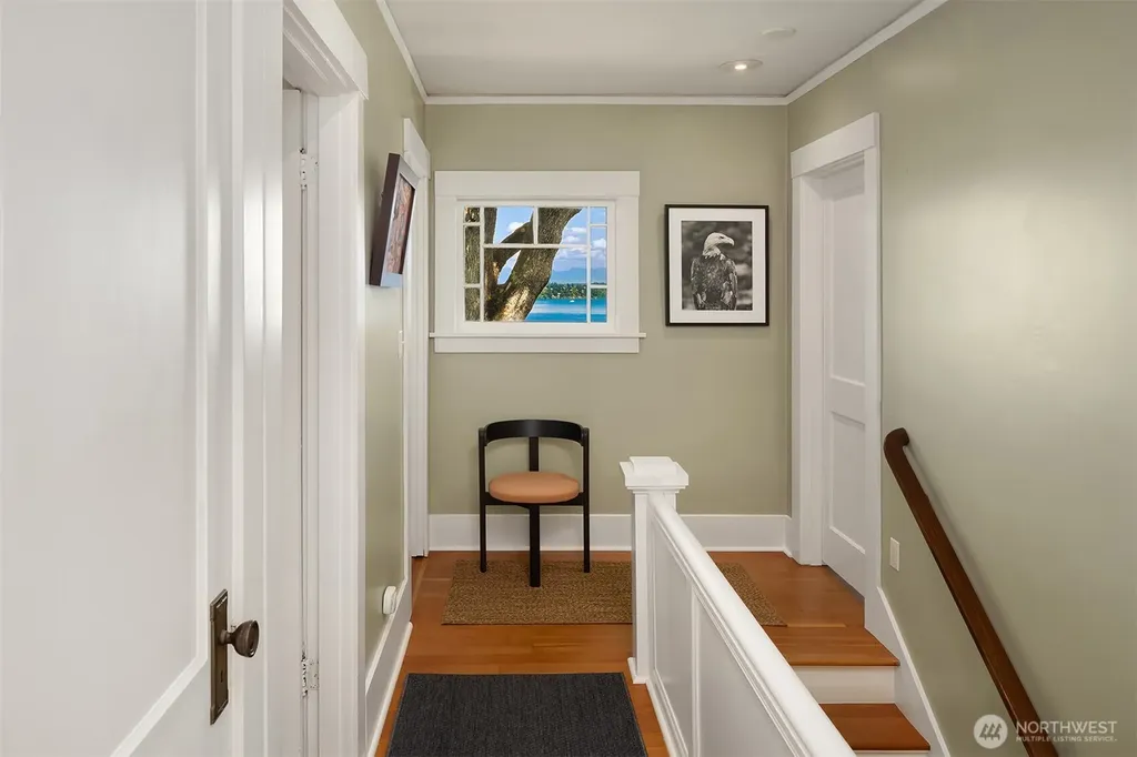 618 37th Avenue Seattle WA 98122