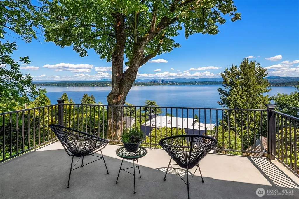 618 37th Avenue Seattle WA 98122