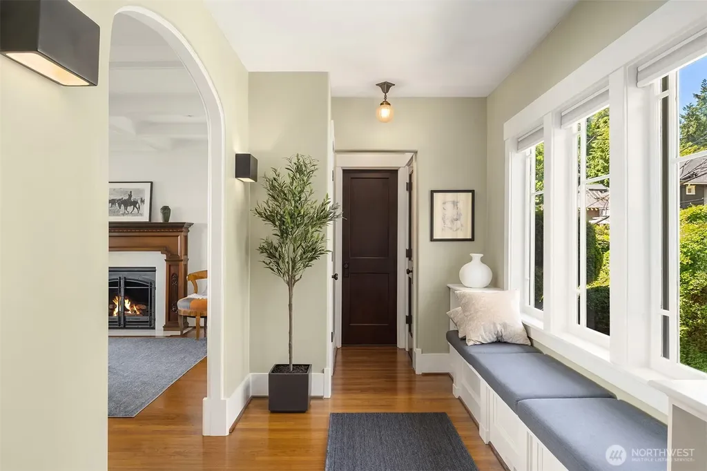 618 37th Avenue Seattle WA 98122