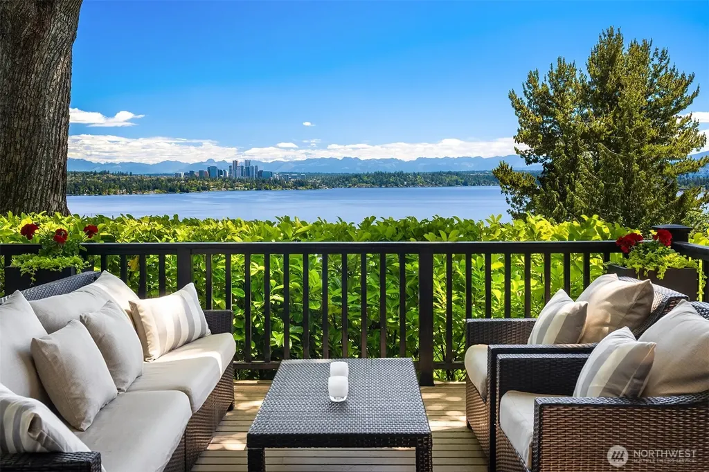 618 37th Avenue Seattle WA 98122