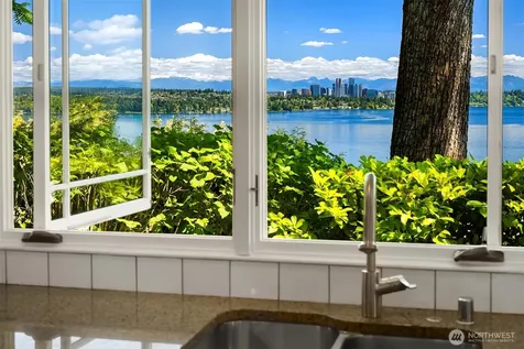 618 37th Avenue Seattle WA 98122