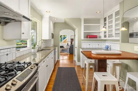 618 37th Avenue Seattle WA 98122