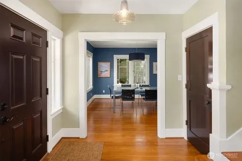 618 37th Avenue Seattle WA 98122