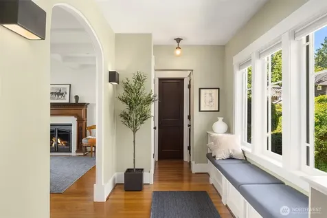 618 37th Avenue Seattle WA 98122