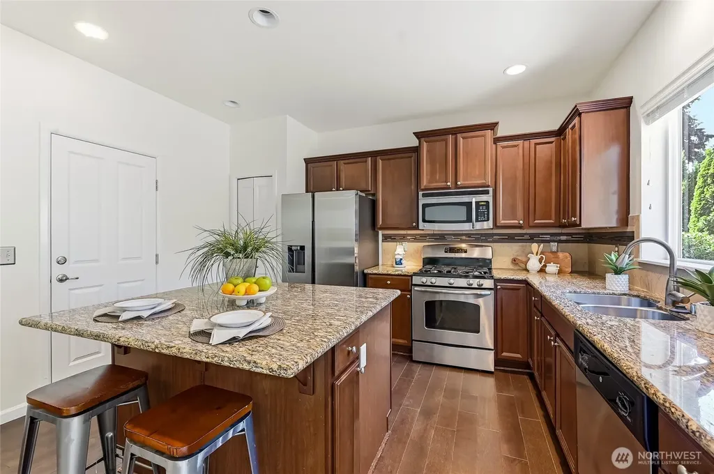 7624 NE 201st Place Kenmore WA 98028