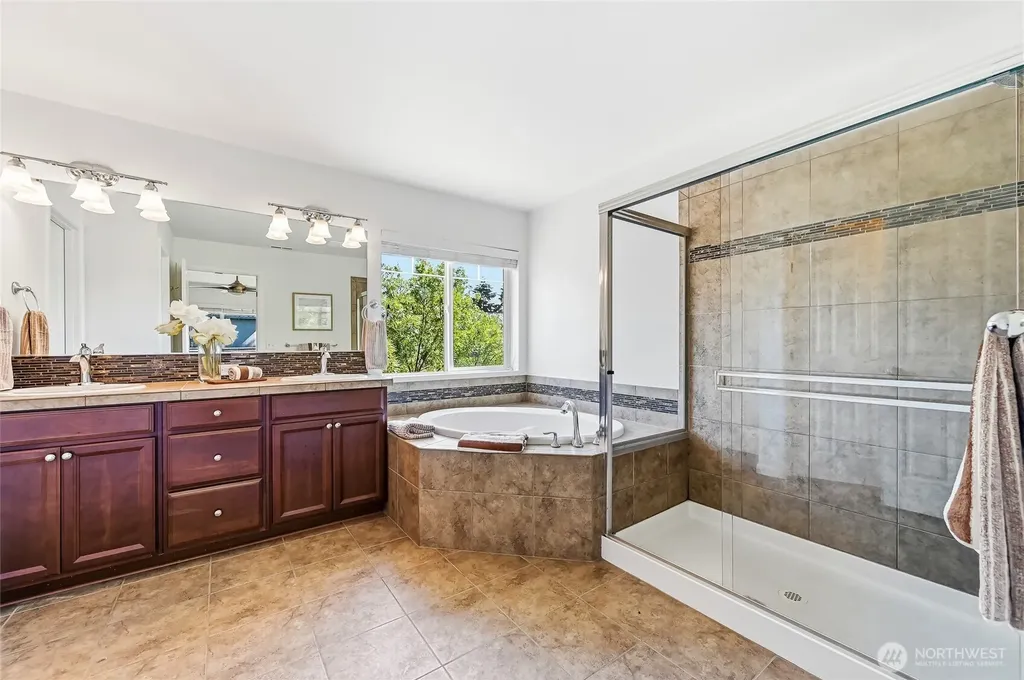 7624 NE 201st Place Kenmore WA 98028