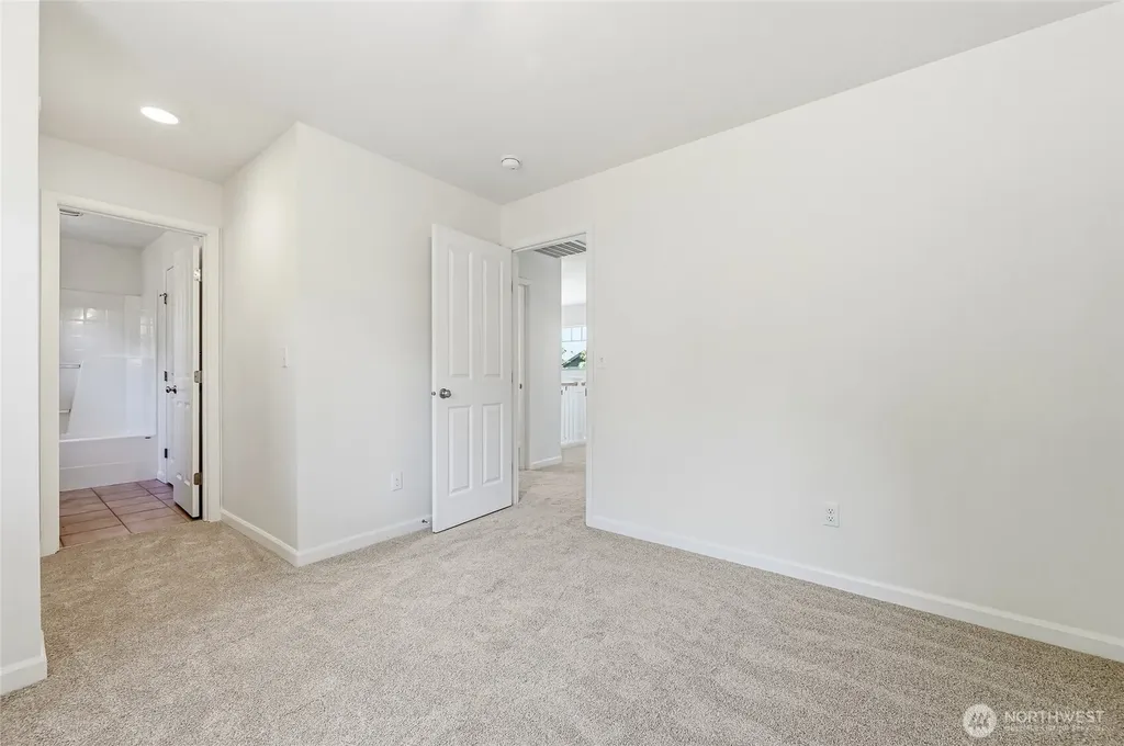 7624 NE 201st Place Kenmore WA 98028