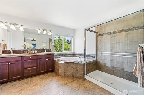 7624 NE 201st Place Kenmore WA 98028