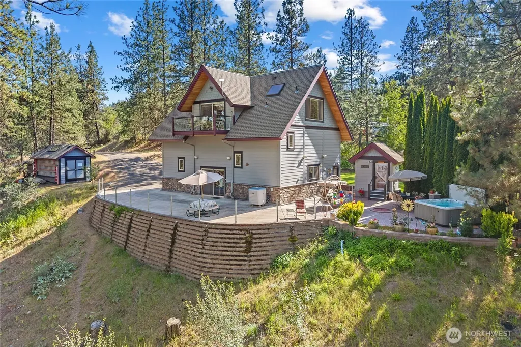 41840 Porcupine Bay Road N Davenport WA 99122