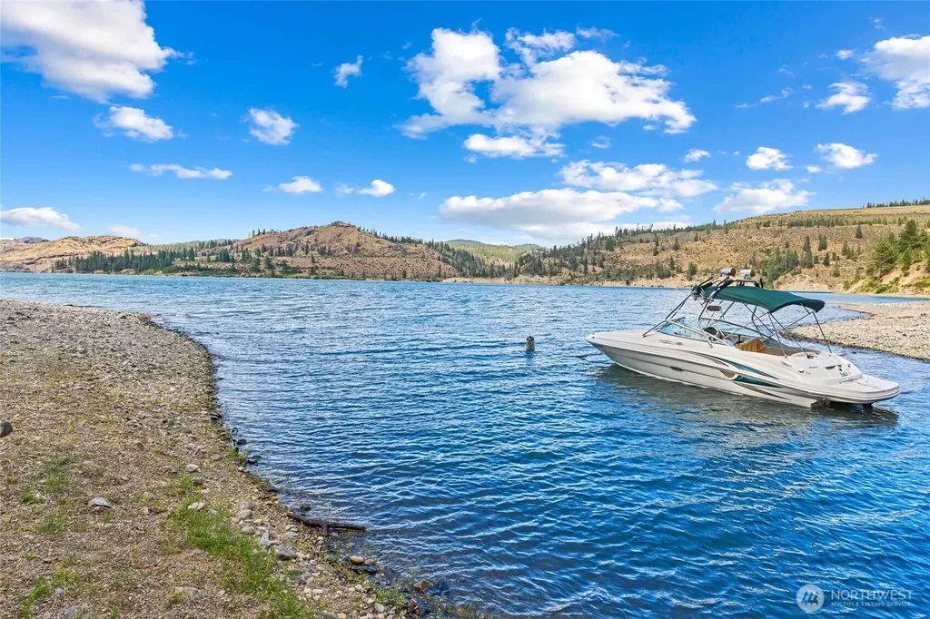41840 Porcupine Bay Road N Davenport WA 99122