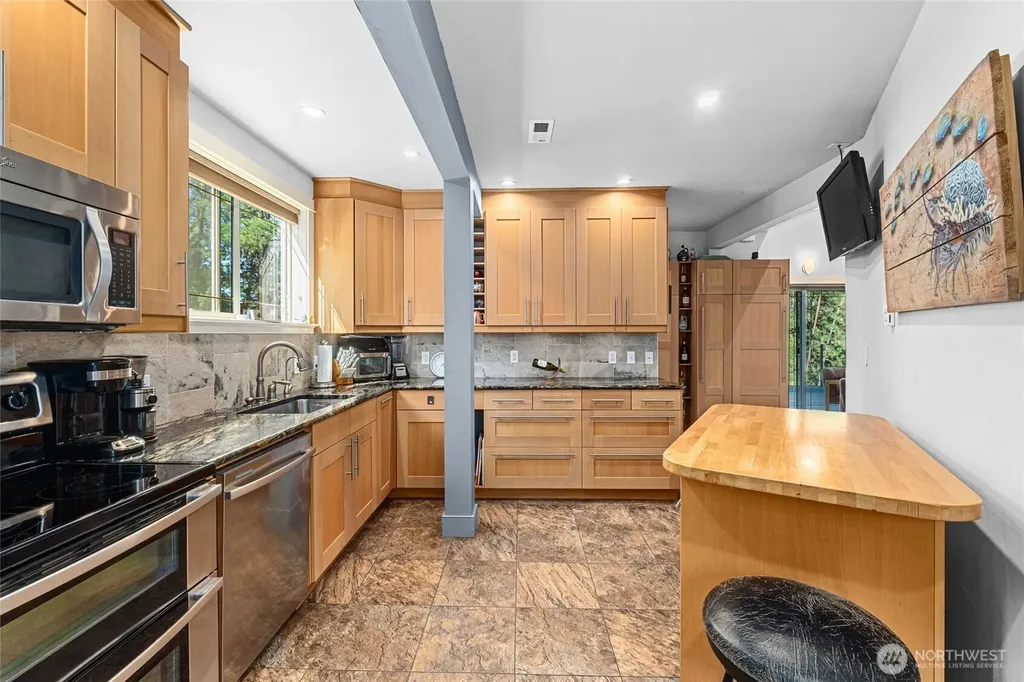 41840 Porcupine Bay Road N Davenport WA 99122