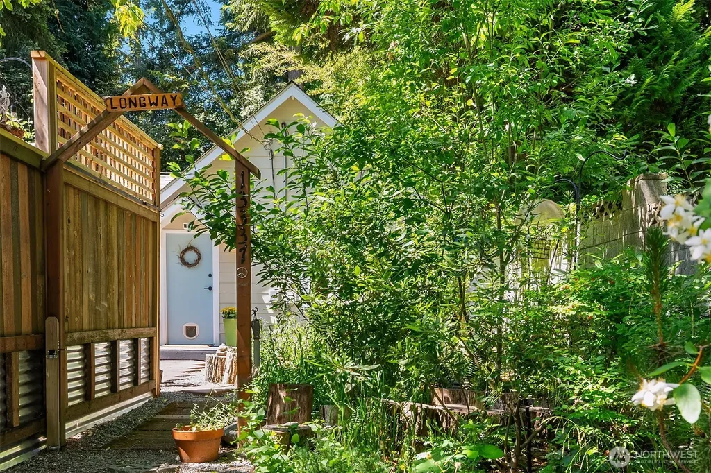 13337 25th Avenue NE Seattle WA 98125