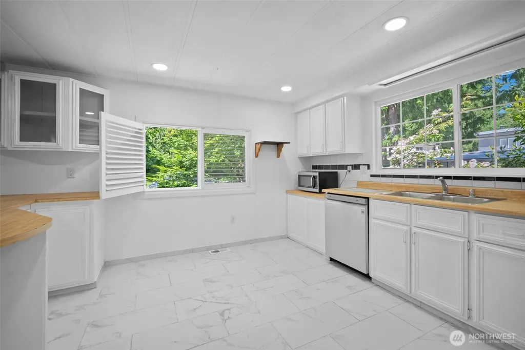 2282 Yew Street Bellingham WA 98229