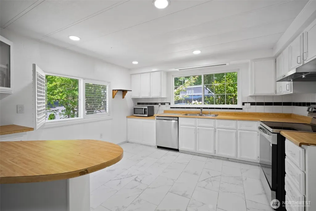 2282 Yew Street Bellingham WA 98229