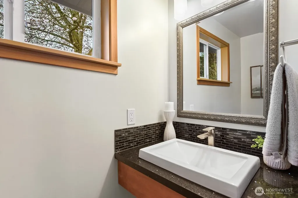 4902 NE 7th Place Renton WA 98059