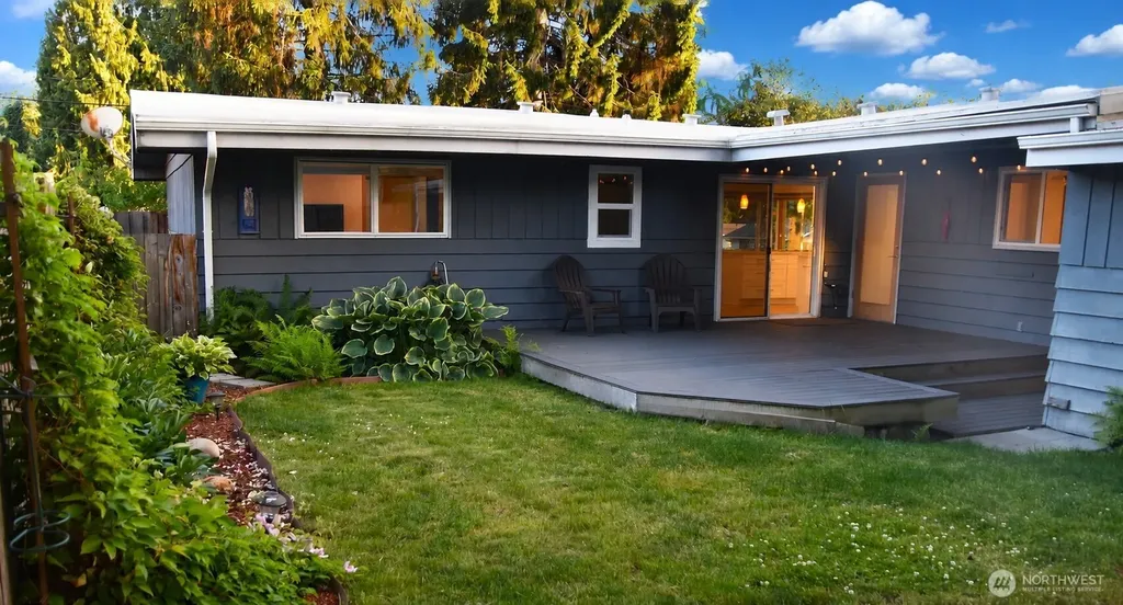 4902 NE 7th Place Renton WA 98059