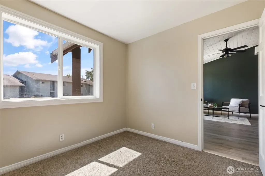 475 SE Barrington Drive Oak Harbor WA 98277