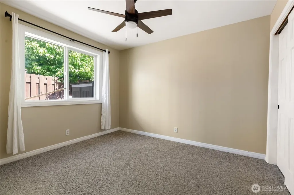 475 SE Barrington Drive Oak Harbor WA 98277