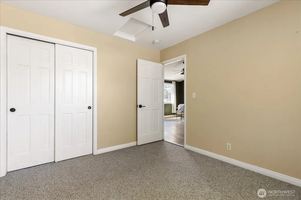 475 SE Barrington Drive Oak Harbor WA 98277