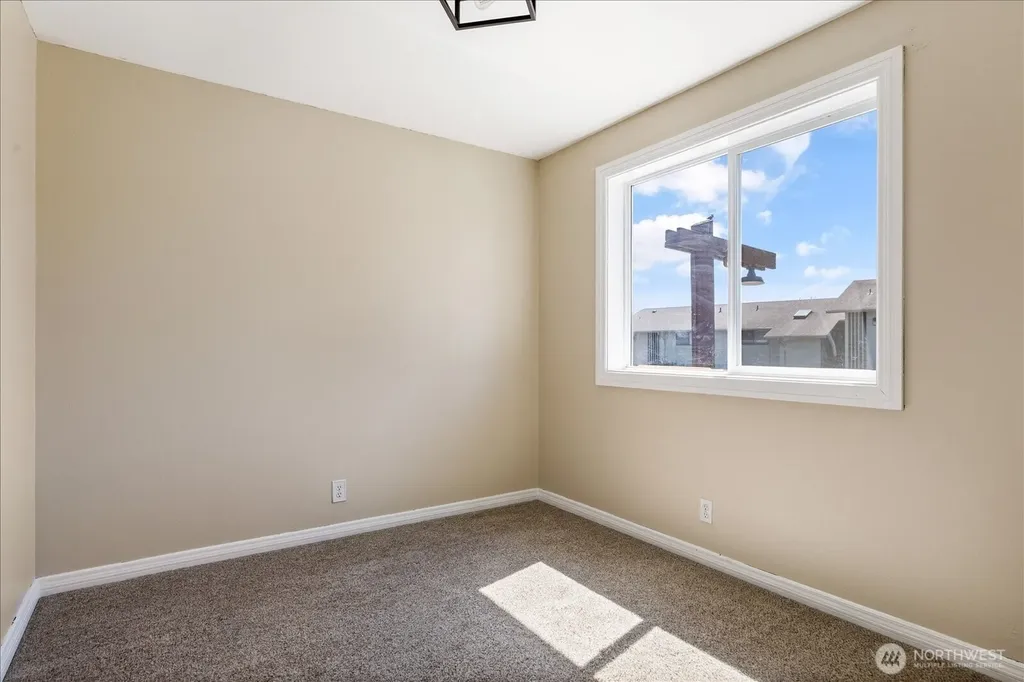 475 SE Barrington Drive Oak Harbor WA 98277
