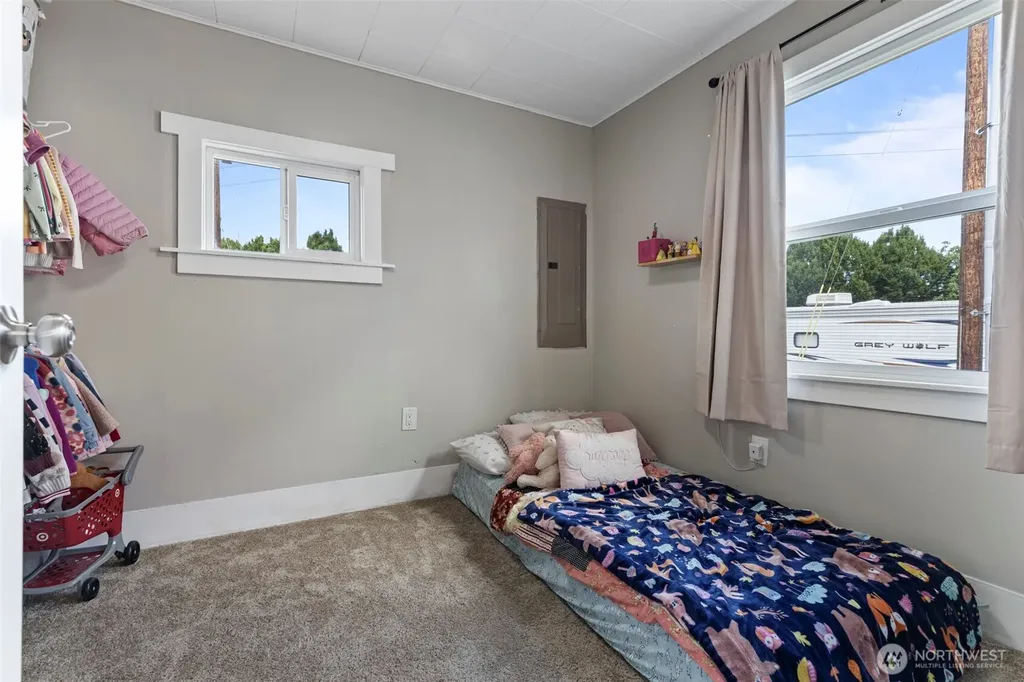 706 Harrison Street Sumner WA 98390