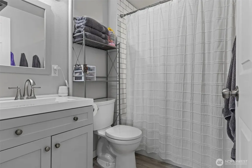 706 Harrison Street Sumner WA 98390
